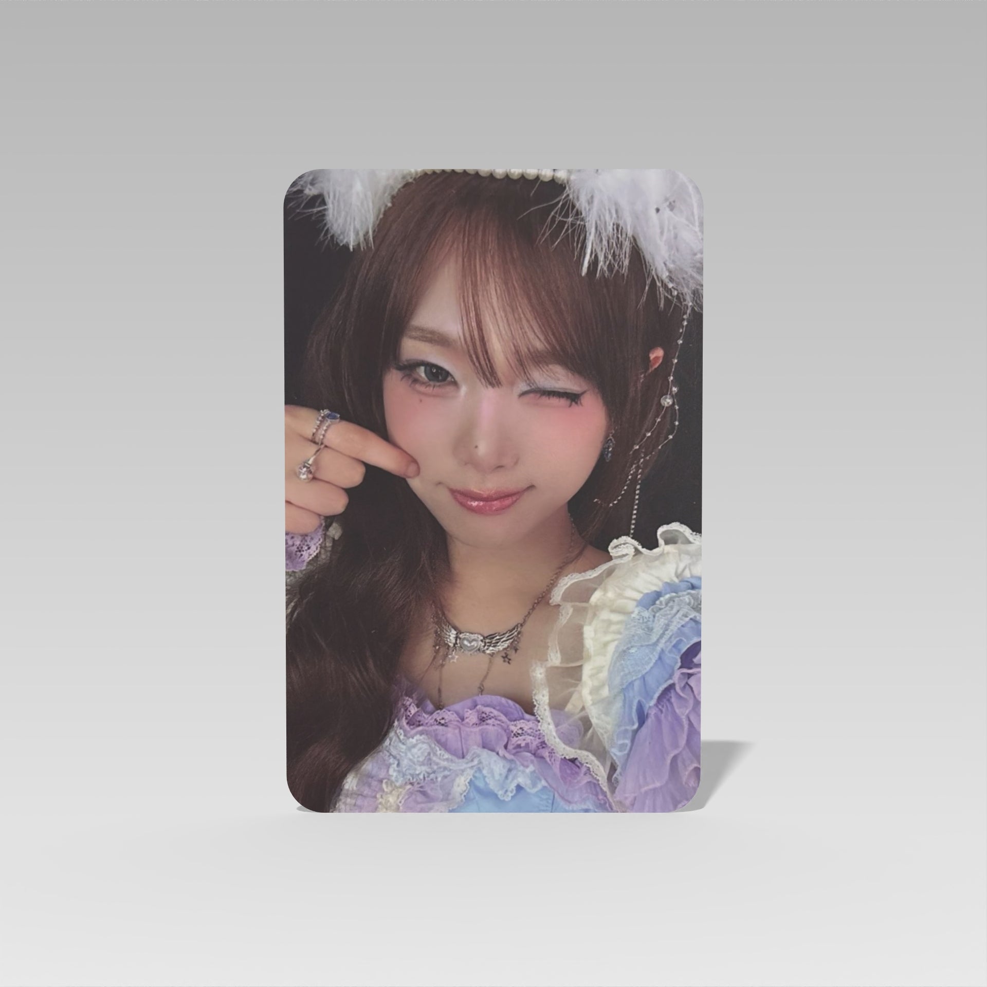 Офіційна K-pop фотокартка YENA з YENA Solo BLOOMING WINS (Lucky Draw)