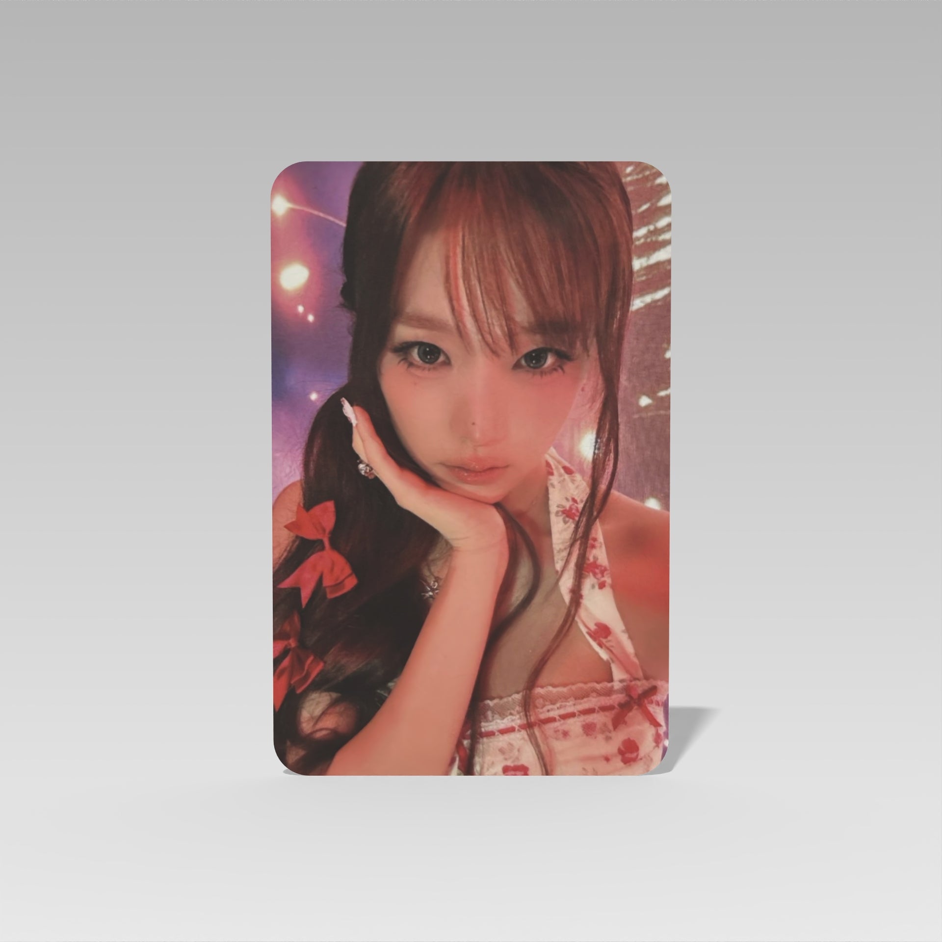 Офіційна K-pop фотокартка ЄНИ з YENA Solo BLOOMING WINS (Lucky Draw)