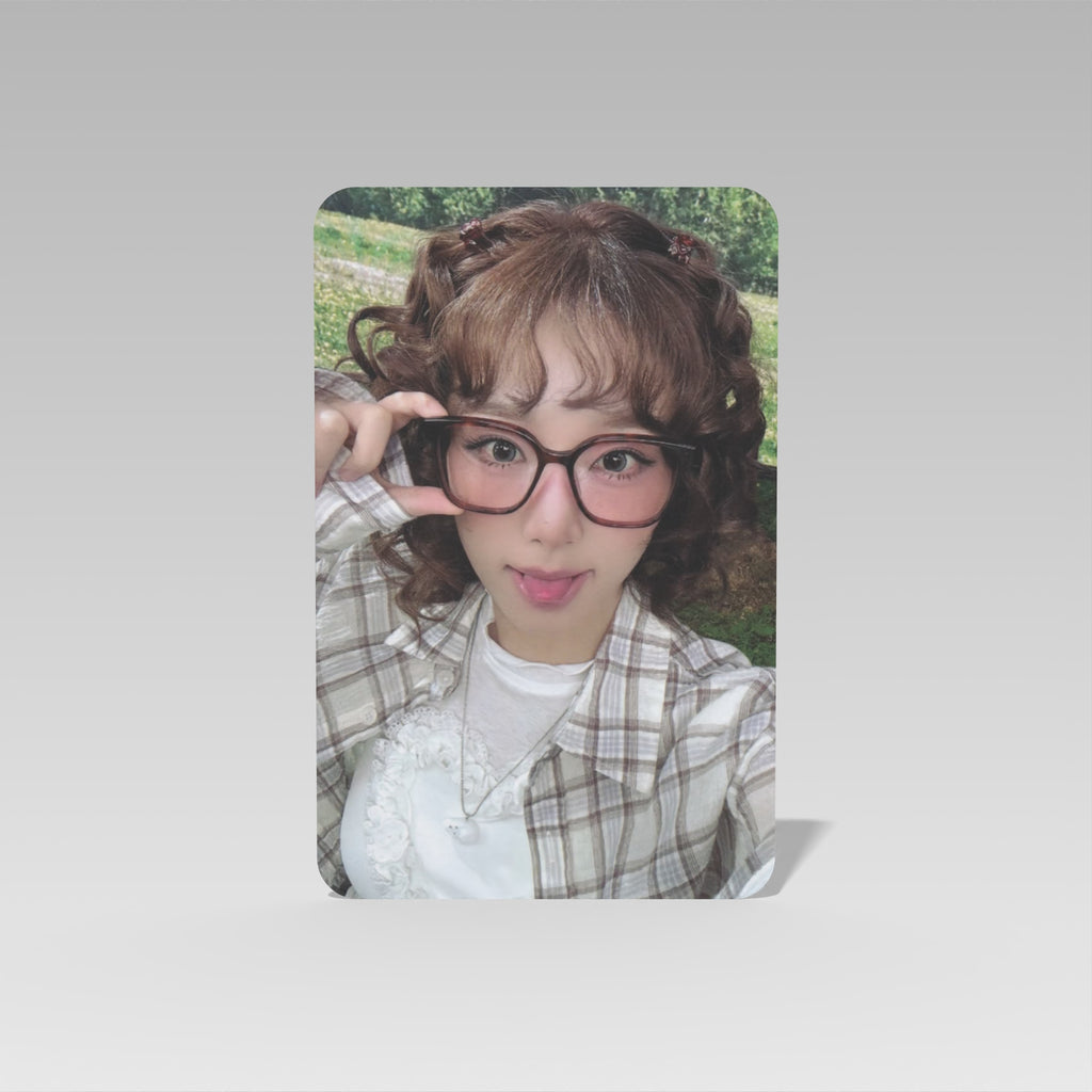 YENA BLOOMING WINS | Lucky Draw Ver. E1 Ресми K-pop фотокартасы